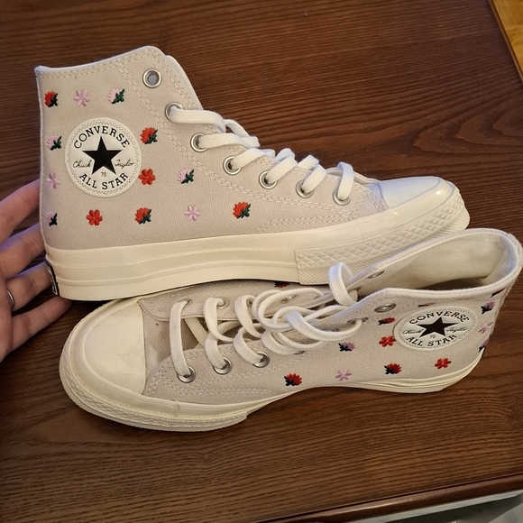 NEW Converse Chuck 70 Floral Embroidery Desert Sand - Picture 2 of 6
